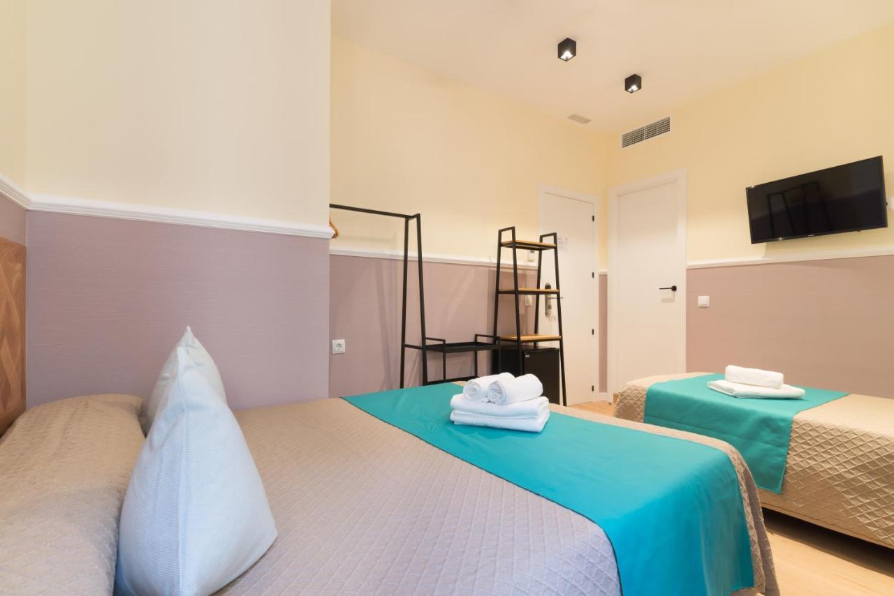 Hostal Evoke Мадрид Екстериор снимка
