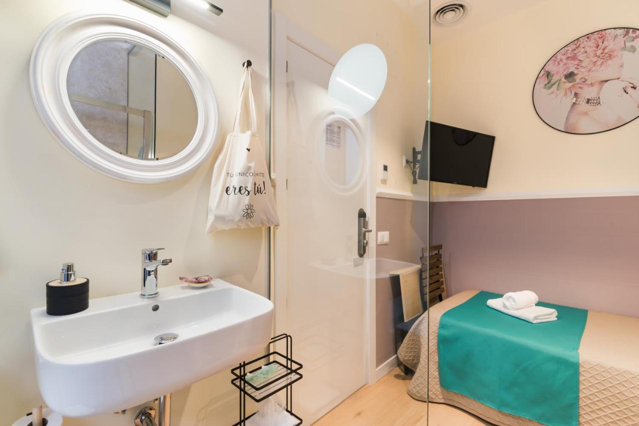 Hostal Evoke Мадрид Екстериор снимка