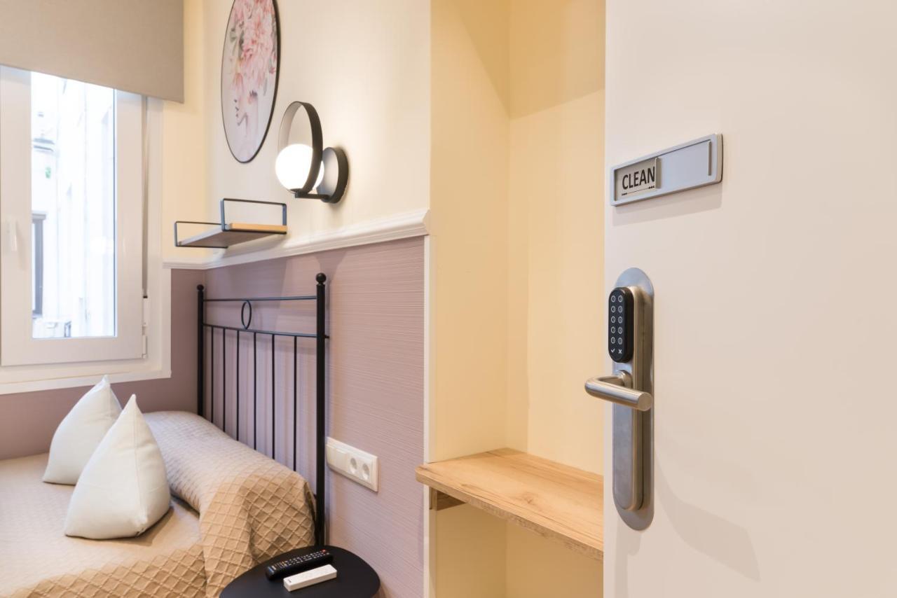 Hostal Evoke Мадрид Екстериор снимка